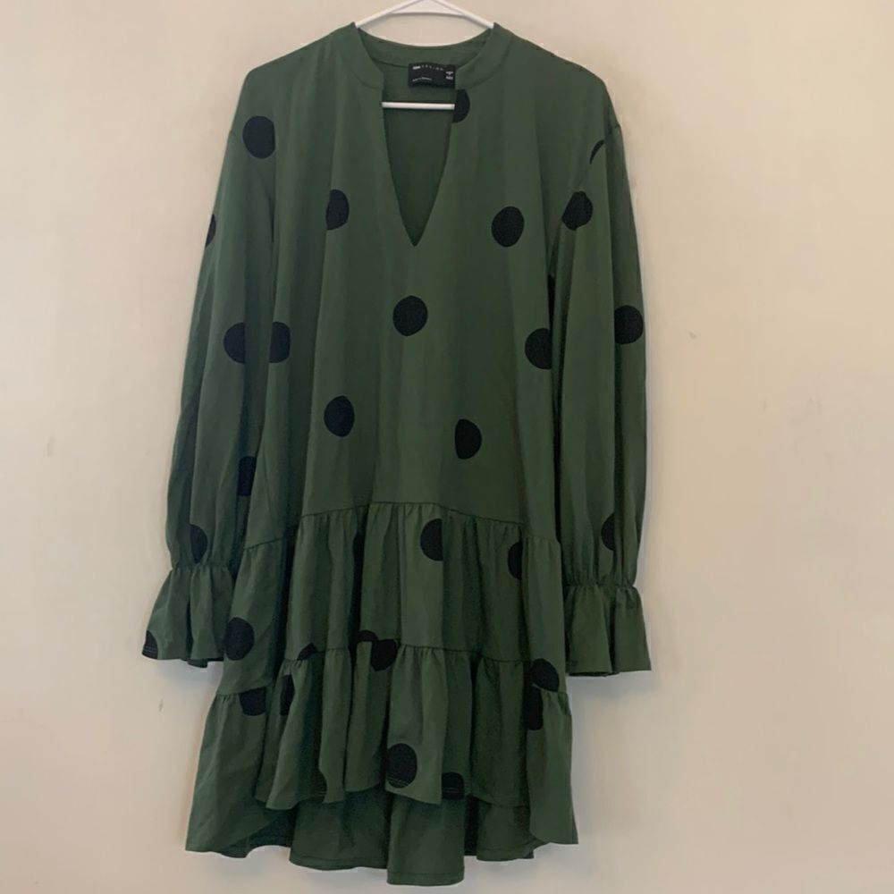 Asos green henley collar tiered dress black circles  gathered wrists Size 8 EUC